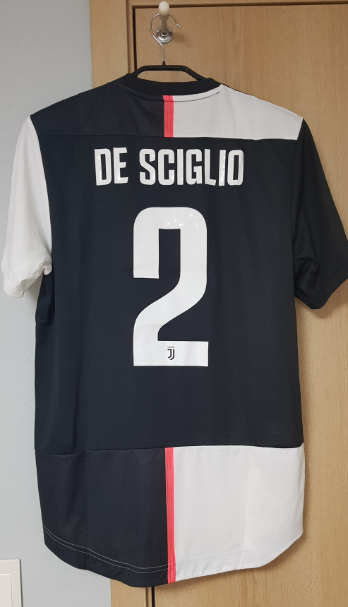 20200317_184043.jpg : 19-20 Juventus Home Match worn. #2 DE SCIGLIO
