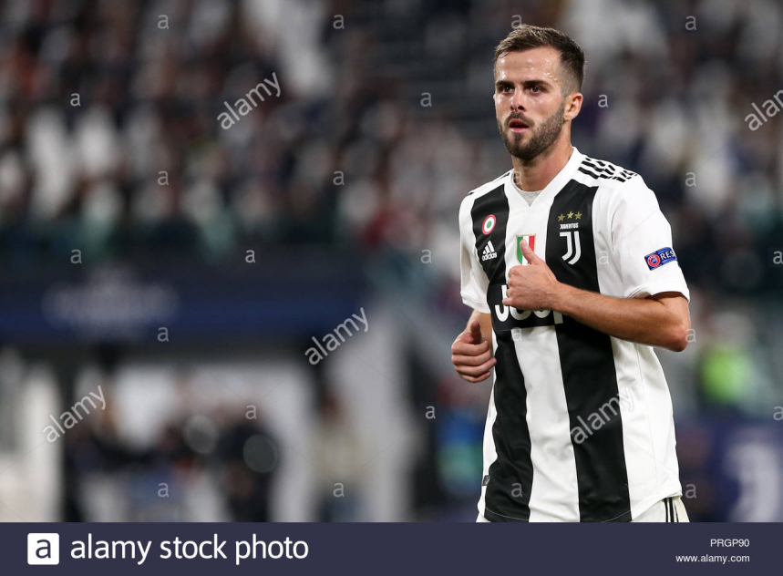 torino-italy-02th-october-2018-miralem-pjanic-of-juventus-fc-during-the-uefa-champions-league-group-h-match-between-juventus-fc-and-berner-sport-club-young-boys-credit-marco-canonieroalamy-live-news-PRGP90.jpg