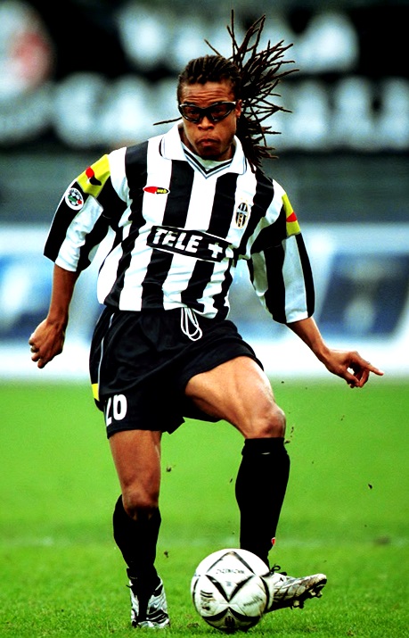 Juventus-00-01-lotto-yellow-tag-first-kit-stripe-black-black-Edgar-Davids.jpg
