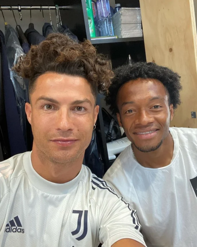 949584B8-2011-4F07-84FB-ABE81ABF0BAB.jpeg : 이 둘이 괜히 사진 찍는게 아닌가 보네요