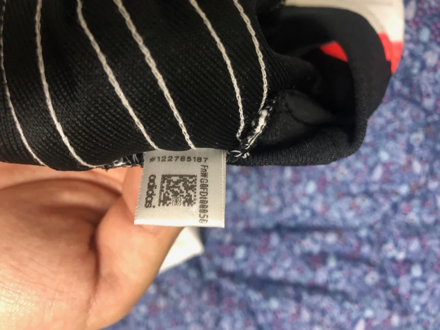 IMG_4576.jpg : 19-20 유벤투스 홈 다비즈, 트레제게 친필사인 / 19-20 유벤투스 홈 노마킹 IMG_4576.jpg : 19-20 유벤투스 홈 다비즈, 트레제게 친필사인 / 19-20 유벤투스 홈 노마킹