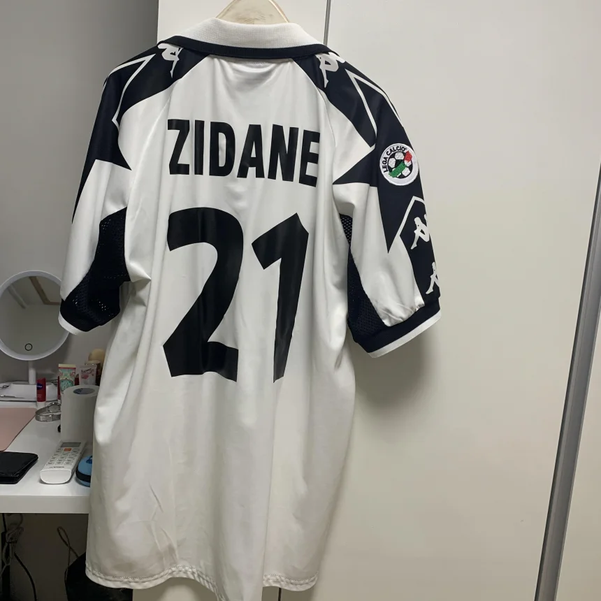 80CA6C97-D63D-451F-8F7D-08746A0BF658.jpeg : 99-00 어웨이 지단